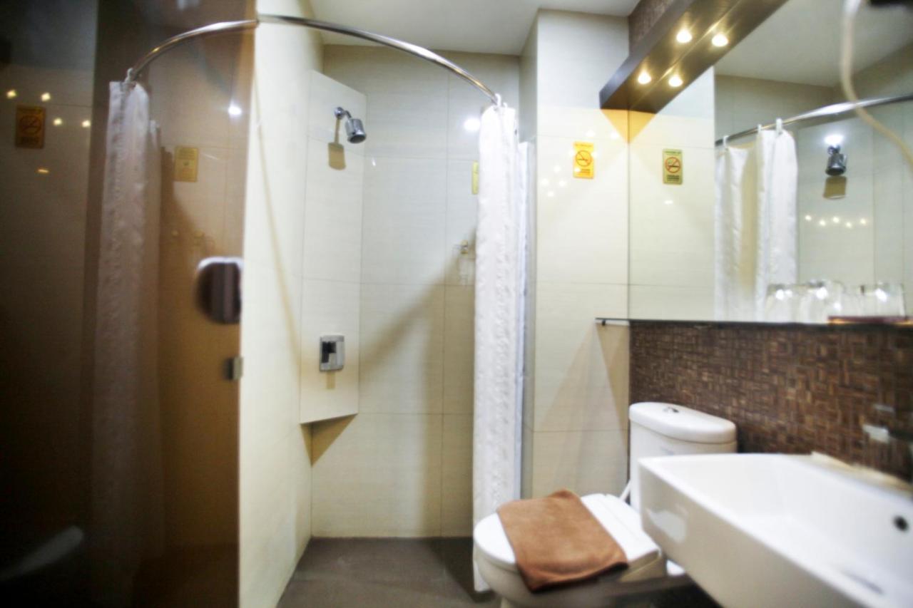 Favor Hotel Makassar Exterior foto
