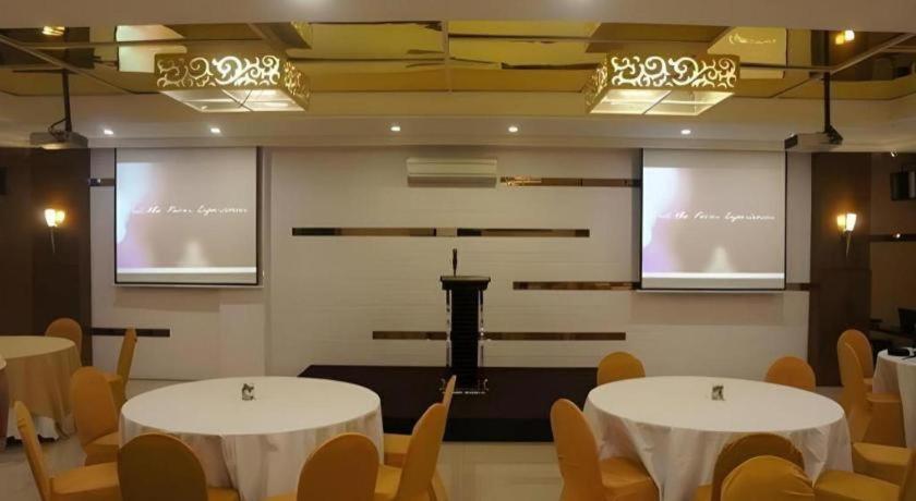 Favor Hotel Makassar Exterior foto