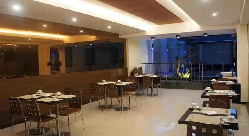 Favor Hotel Makassar Exterior foto