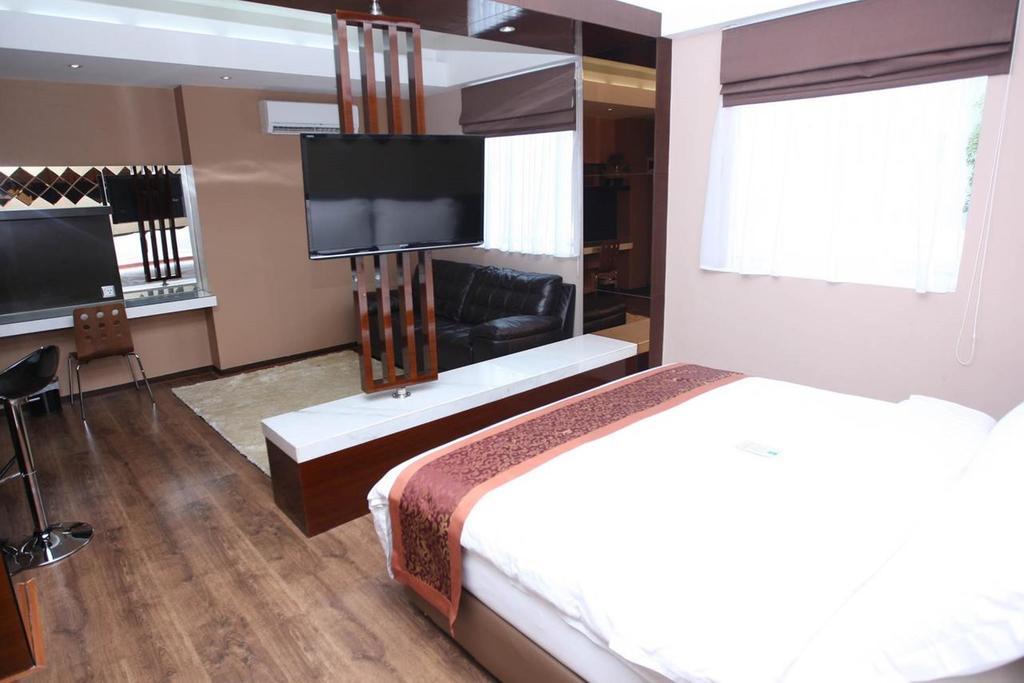 Favor Hotel Makassar Exterior foto