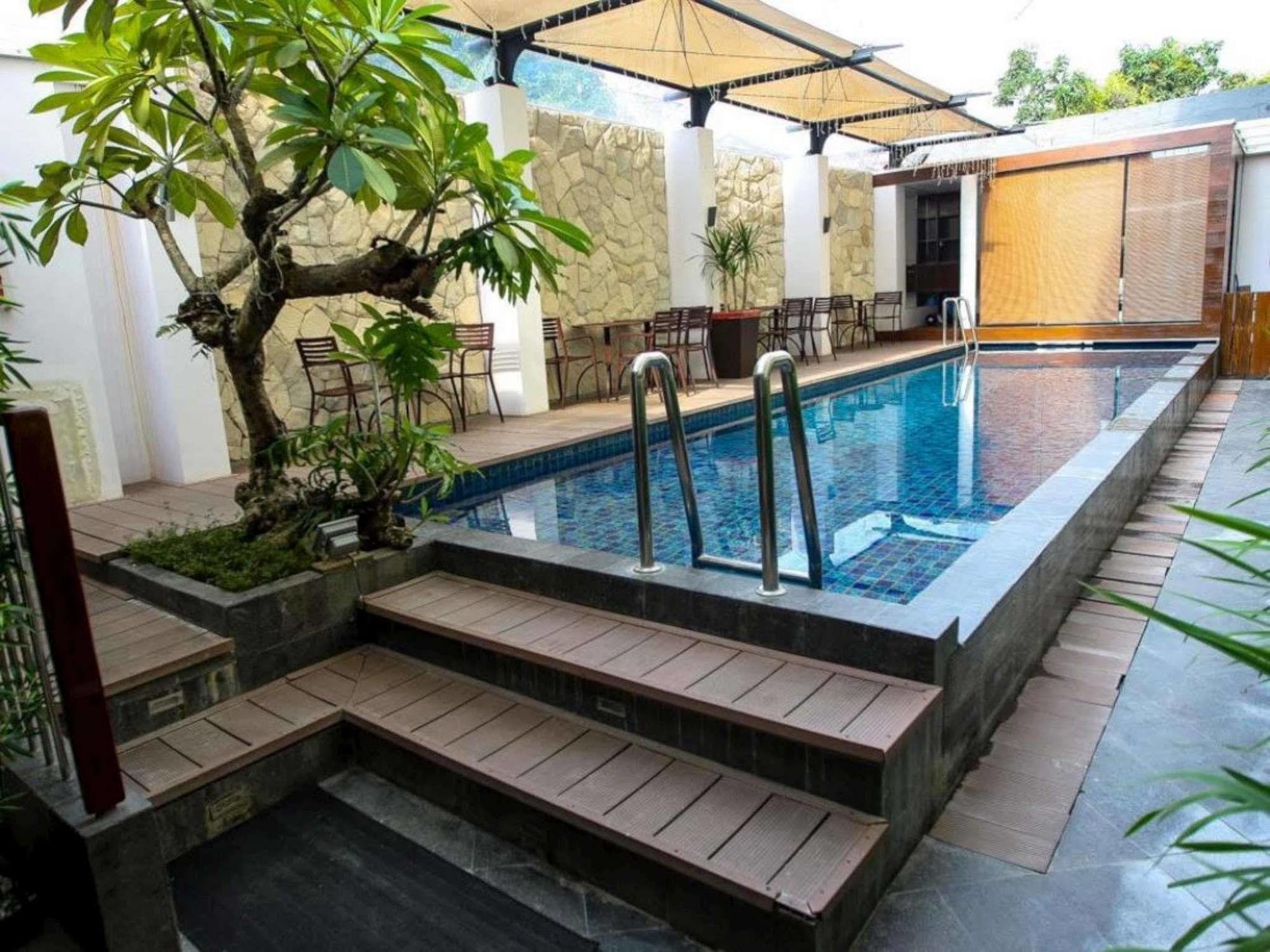 Favor Hotel Makassar Exterior foto