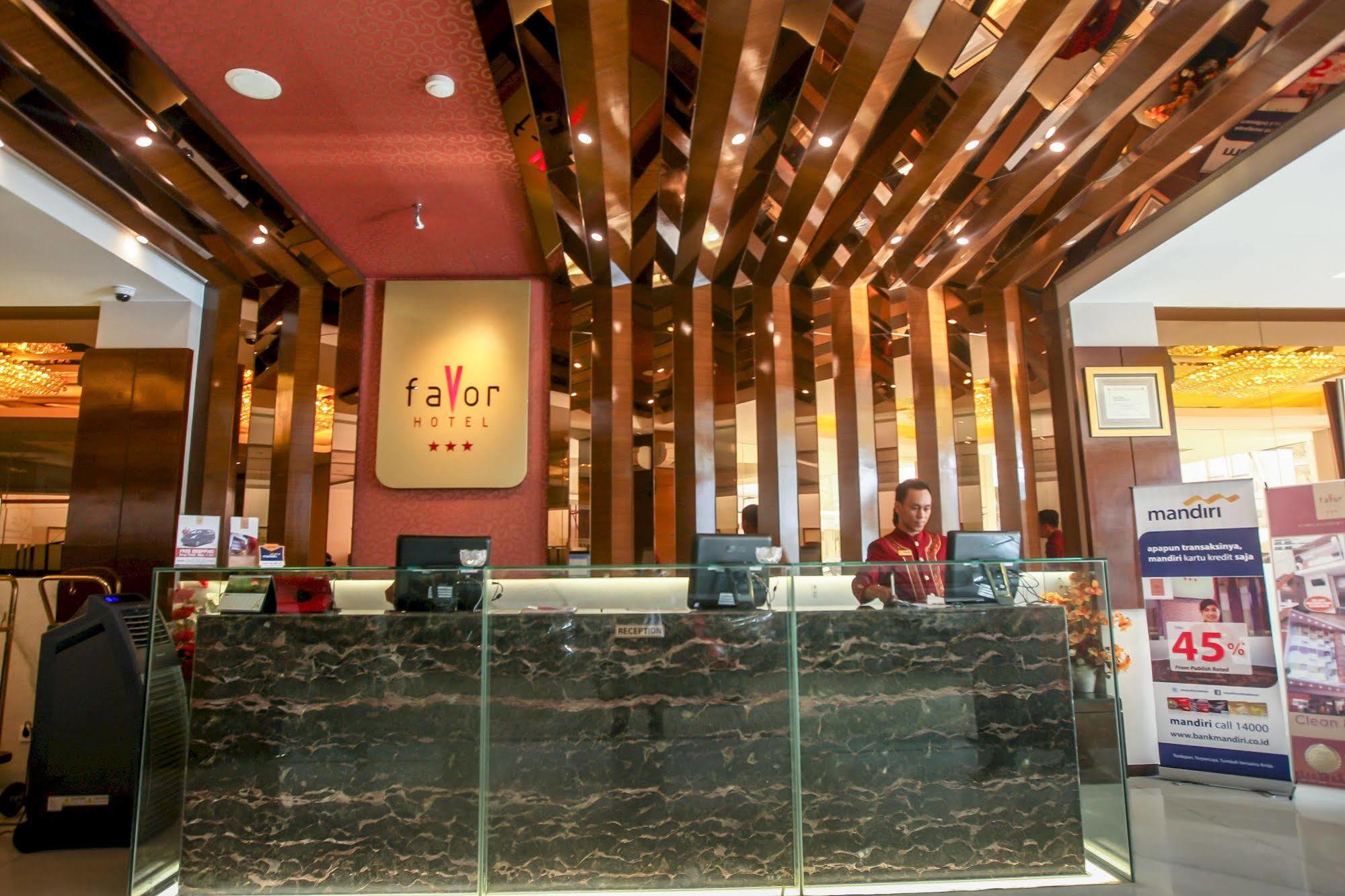 Favor Hotel Makassar Exterior foto