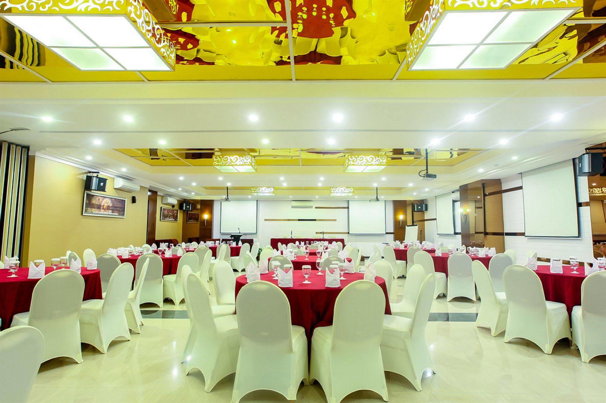 Favor Hotel Makassar Exterior foto